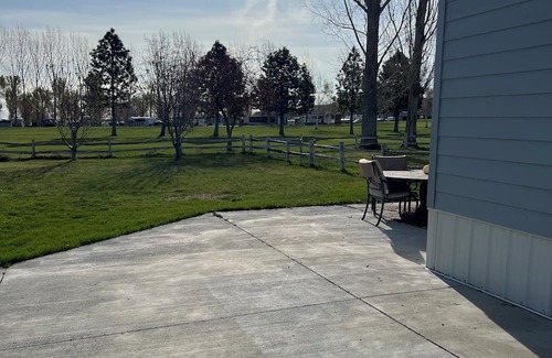 Moses Lake Casa | Charming bungalow on legacy golf coarse next to potholes reservoir.