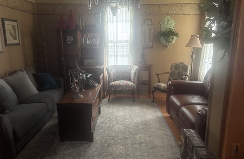 Algonac Casa | Lovely 2-bedroom Victorian home with AC in Algonac. Near shopping and the river