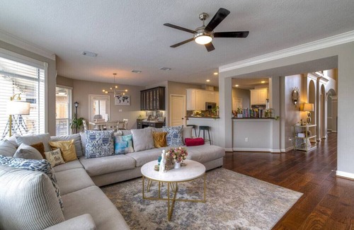 Windermere Lakes Casa | Cyfair home w/pool and theater