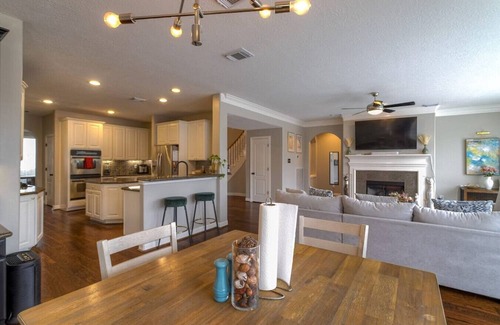 Windermere Lakes Casa | Cyfair home w/pool and theater