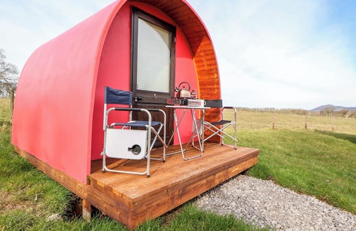 Trefnant Cabaña | POD 5, pet friendly, country holiday cottage in St Asaph