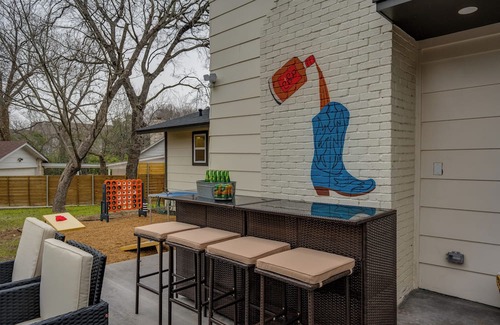 Coronado Hills Casa | Boots and Bourbon Bungalow-Spacious 5-bedroom home in Austin with sauna & pool
