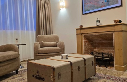 Allainville Cabaña | Farmhouse cottage with private jacuzzi