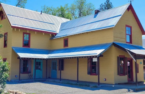 Winthrop Apartamento | Guy's Place in the Historic Guy Waring House located in Downtown Winthrop