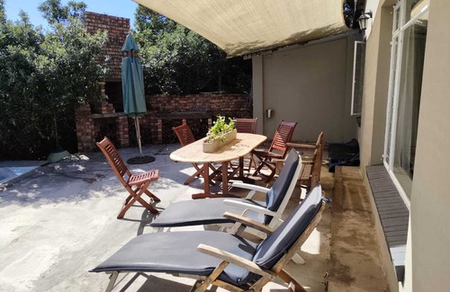 Cannon Rocks Casa | Tranquil 3-bedroom house with WiFi in Boknes Strand in the bush