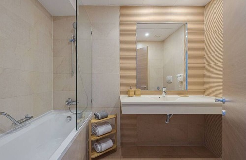 Sector 4 Apartamento | Charming 2-bedroom apartment in beautiful București with AC, WiFi