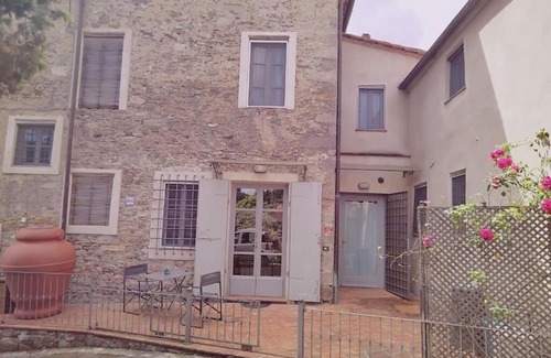 Sant'Andrea di Compito Casa | Casolare della Quiete ; Rustico Toscano [ 6 rooms ; 4 baths ]