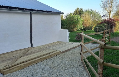 Brehan Casa | Ty Bihânes welcomes you to a peaceful setting in the heart of the countryside, surrounded by donkeys.