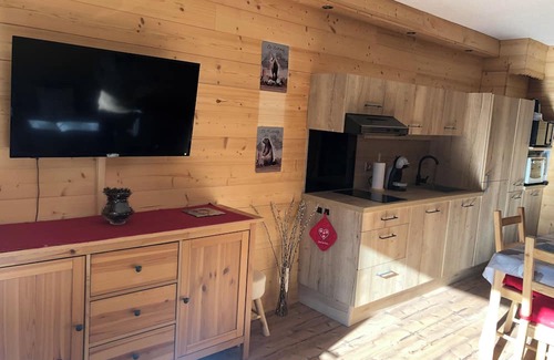 Pont-du-Fosse Apartamento | Studio Le Refuge sleeps 4 with sleeping area, mountain view, all comforts