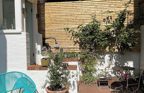 Redcliffe Cabaña | Perfect little house in Chelsea