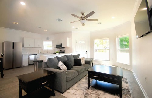 Gonzales Casa | 4/2 NEW COZY HOME in the heart of Gonzales, La.