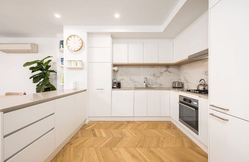 Preston Apartamento | Spacious City Fringe Charm – Pool, Balcony & Park