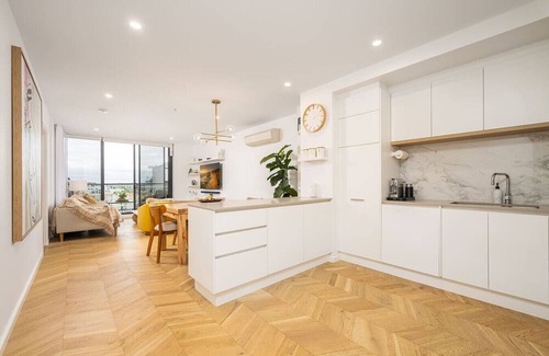 Preston Apartamento | Spacious City Fringe Charm – Pool, Balcony & Park