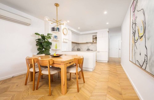 Preston Apartamento | Spacious City Fringe Charm – Pool, Balcony & Park
