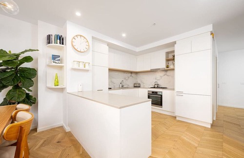 Preston Apartamento | Spacious City Fringe Charm – Pool, Balcony & Park