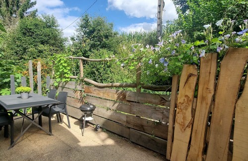 La Fontenelle Apartamento | Vacation apartment in 4Ha nature area with pond. Bike rental and games for everyone.