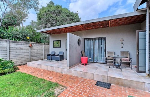 Woodmead Apartamento | Advas bachelor bliss