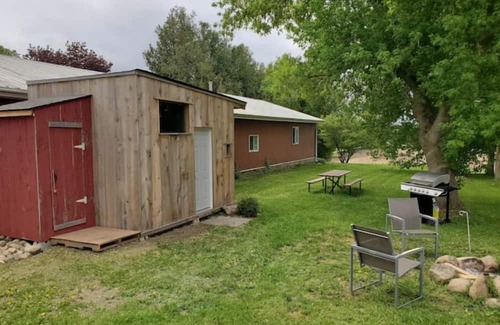 Erin Casa | Bright and Cozy Tiny Pine House