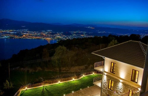 Ligiades Condominio | Spacious Junior Suite | Lake Gem at Arktos Hotel