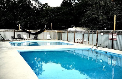 Pearlington Casa | Luzury 5th Wheel on the Ms Gulf Coast with access to all Campground amenities.