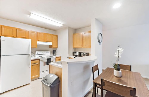 Wadsworth Apartamento | Stratford Crossings 101 I 1 Bed 1 Bath