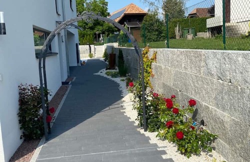 Gurmels Apartamento | Peaceful Swiss Getaway w/Pool, Views & Near Bern