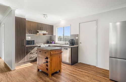 Kew Casa | Kew Golf Shack - linen supplied, guest wifi available