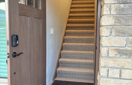 Sabetha Casa | Business Stay Made Easy - Remodeled Downtown Apt w/Workspace