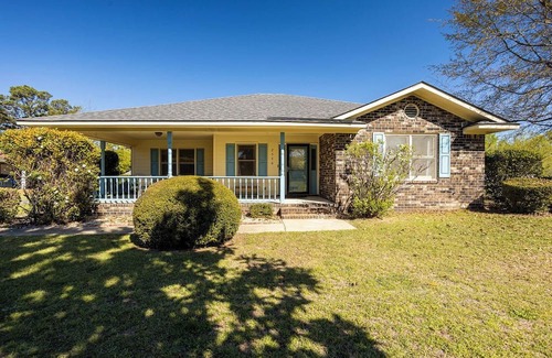 Sumter County Casa | 3-bedroom house in charming Sumter near Shaw AFB with WiFi, AC. Book now