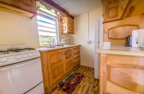 Little Bay Apartamento | Cozy 1-bedroom Studio Apartment in Montserrat with WiFi, and AC