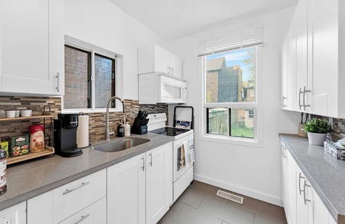Upper Beaches Casa | Charming 1-bedroom house with AC, 5 mins to the beach, Fast Wifi