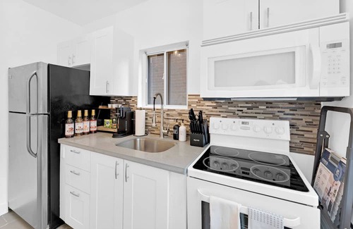 Upper Beaches Casa | Charming 1-bedroom house with AC, 5 mins to the beach, Fast Wifi