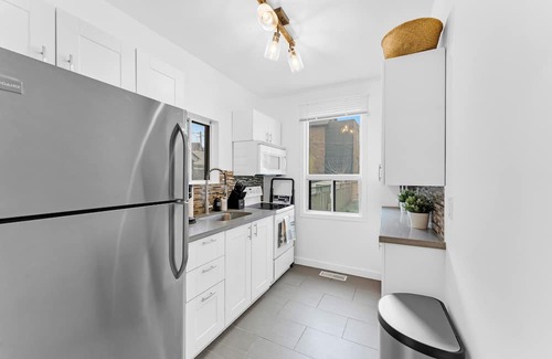 Upper Beaches Casa | Charming 1-bedroom house with AC, 5 mins to the beach, Fast Wifi