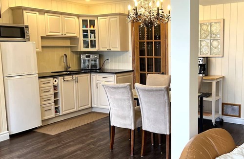 Cressy Apartamento | Welcome to Sunset View – Your Lakeside Retreat in Prince Edward County