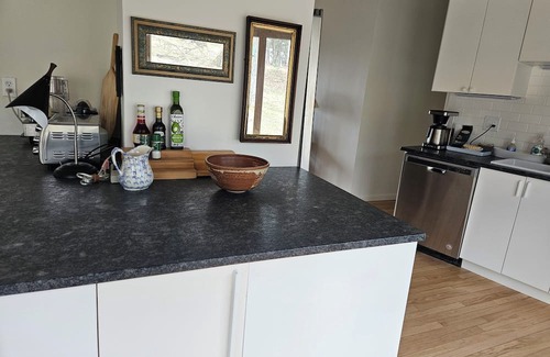 Cragsmoor Casa | A spectacular Shawangunk vista in a beautifully renovated chalet on a lush lawn.