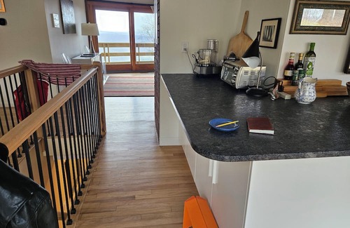 Cragsmoor Casa | A spectacular Shawangunk vista in a beautifully renovated chalet on a lush lawn.