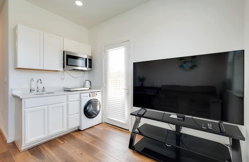 Lathrop Apartamento | River Island Apt: Private Yard & Patio!