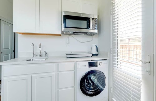 Lathrop Apartamento | River Island Apt: Private Yard & Patio!