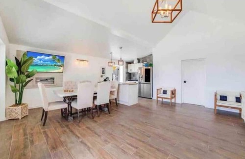 Playa Casa | Beautiful Charming Beachhouse Prime location walking distance to restaurants