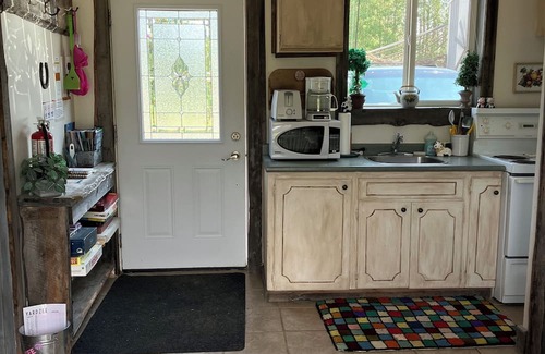 Cochrane Cabina | Small Vintage Ranch Accomidation
