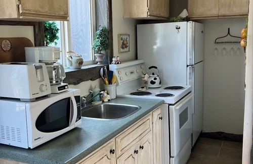 Cochrane Cabina | Small Vintage Ranch Accomidation