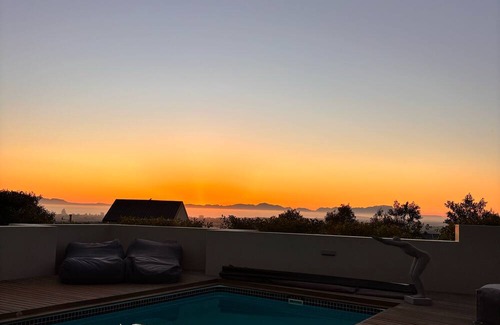 Helderberg Rural Casa | Beautiful house with a fantastic view of False Bay - a secure property