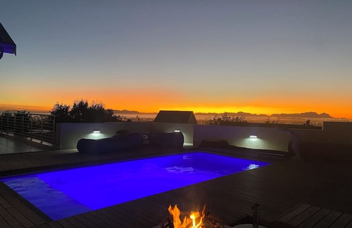 Helderberg Rural Casa | Beautiful house with a fantastic view of False Bay - a secure property