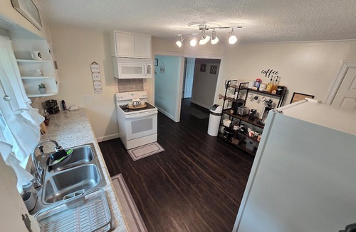 Bath Casa | This 3 bedroom 1 bathroom brick ranch is located between Aiken and Augusta.