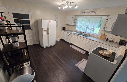 Bath Casa | This 3 bedroom 1 bathroom brick ranch is located between Aiken and Augusta.