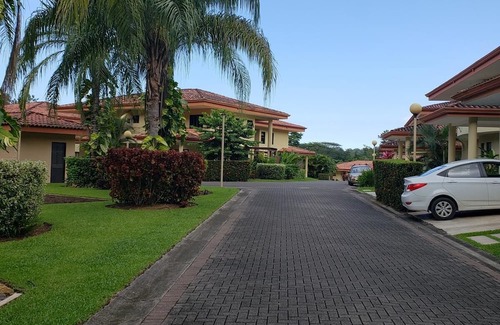 Tarcoles Casa | Cozy newly renovated 2-bedroom house 10 mins from the beach!