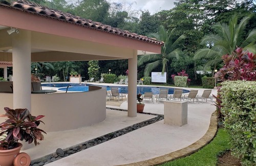 Tarcoles Casa | Cozy newly renovated 2-bedroom house 10 mins from the beach!