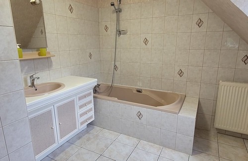 Saint-Etienne-en-Cogles Casa | On the road to Mont Saint Michel house for rent stay & vacations
