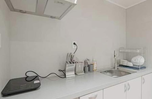 Nonhyeon-dong Apartamento | 201 Apgujeong 2nd, Studio 1 Bath Queen Bed