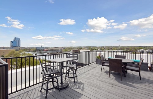 Grand Rapids Condominio | Beautiful 2-bedroom condo overlooking downtown Grand Rapids with rooftop deck.